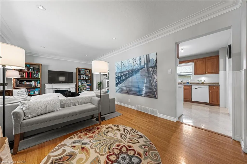 10 Inlet Avenue
