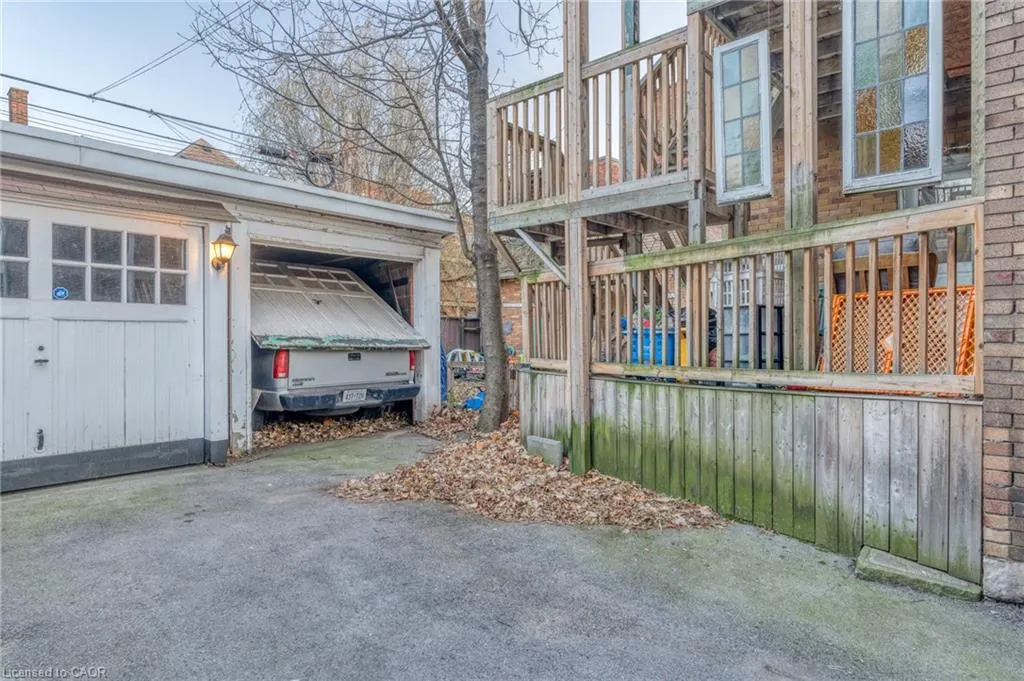 93 Barnesdale Boulevard