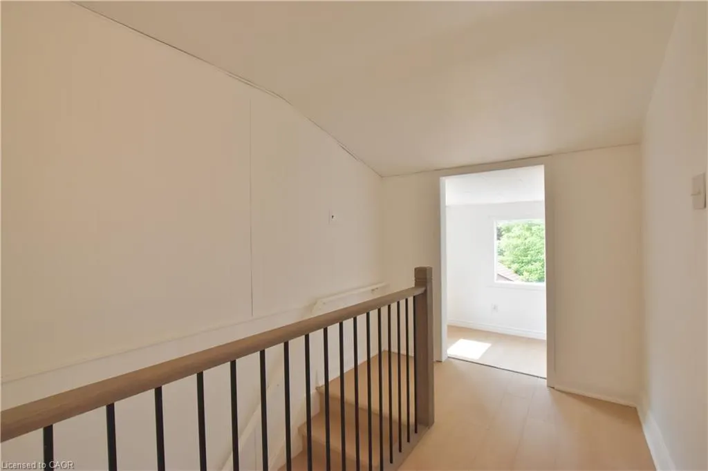 238 Lowther Street N