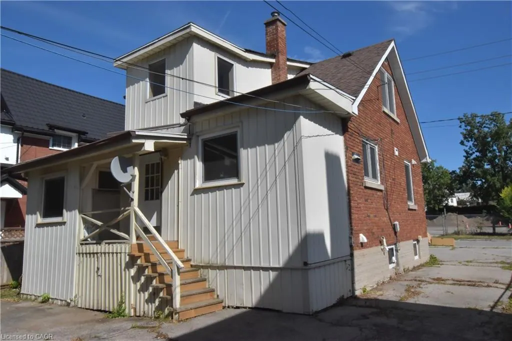 238 Lowther Street N