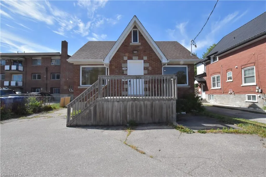 238 Lowther Street N