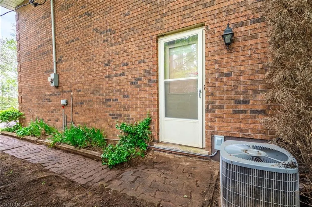 152 Concession 7 Road E