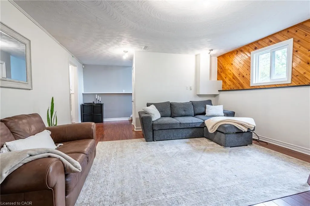 152 Concession 7 Road E
