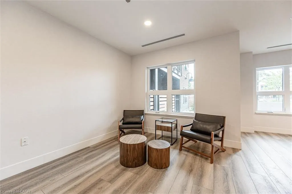 110 Fergus Avenue, #423