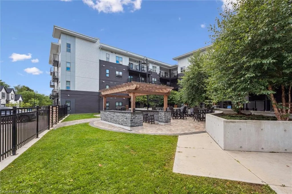 110 Fergus Avenue, #423