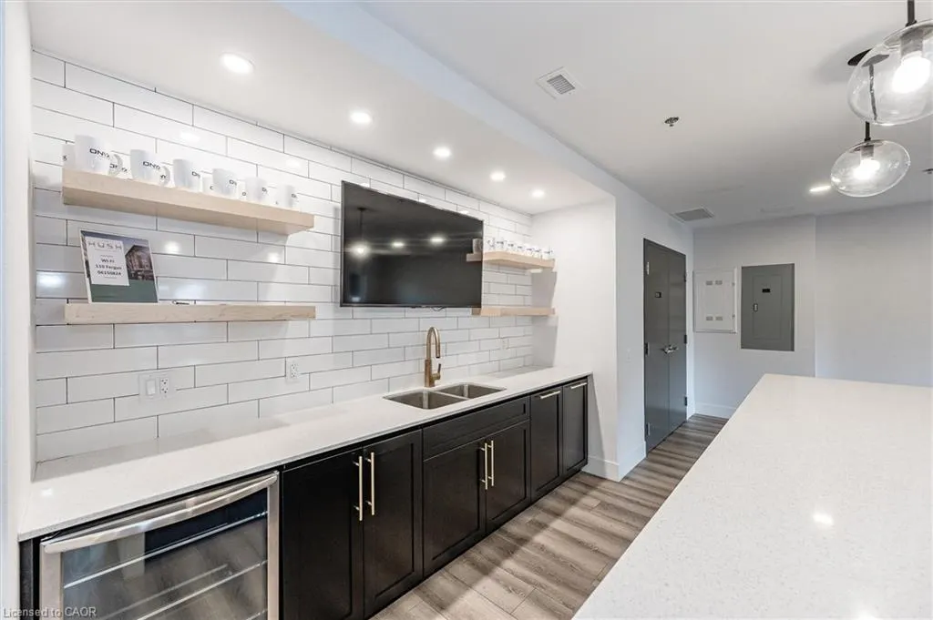 110 Fergus Avenue, #423