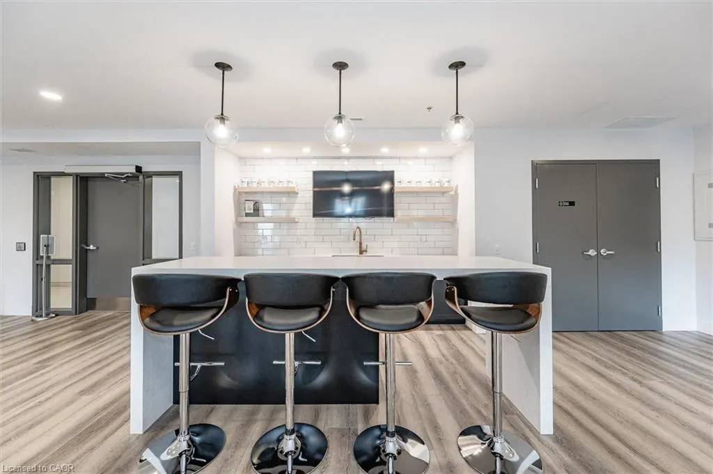 110 Fergus Avenue, #423