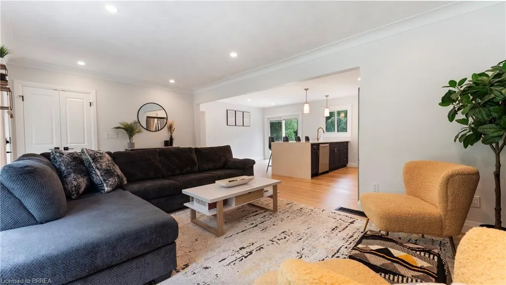25 Seneca Crescent