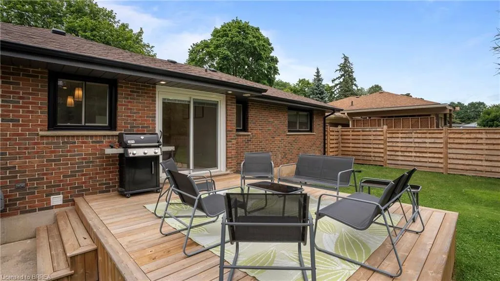 25 Seneca Crescent