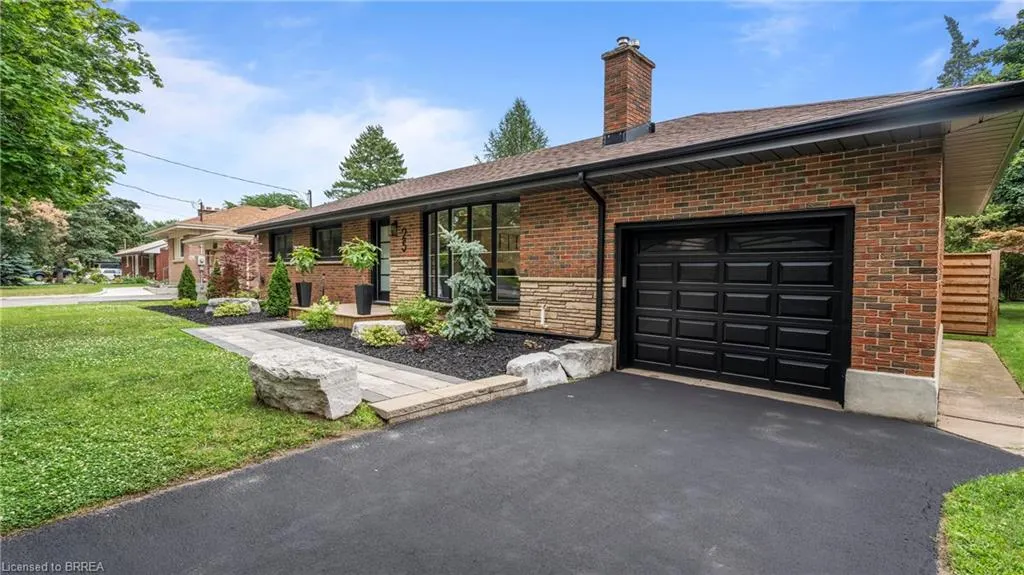 25 Seneca Crescent