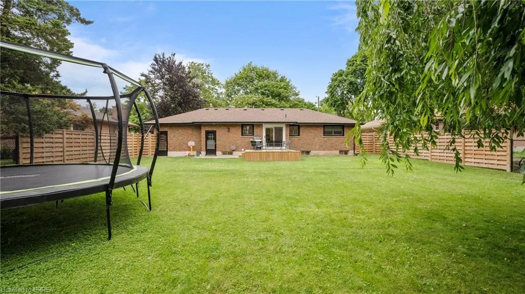 25 Seneca Crescent