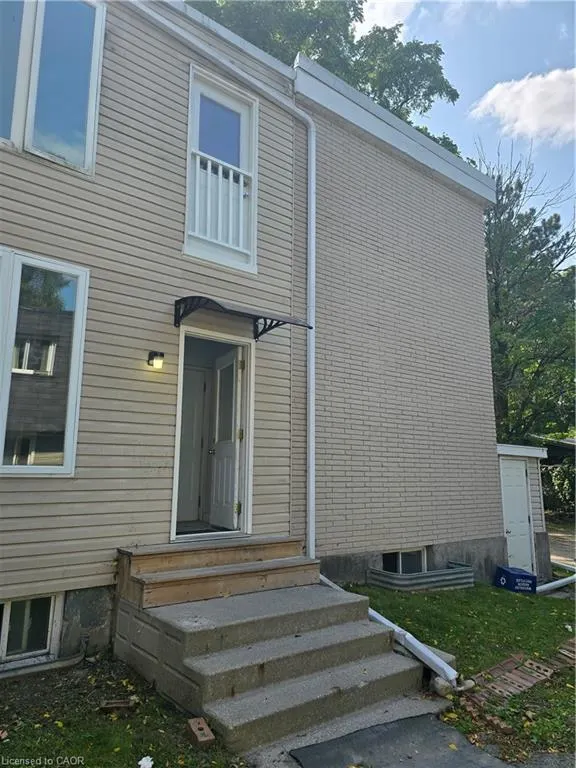 74 William Street W