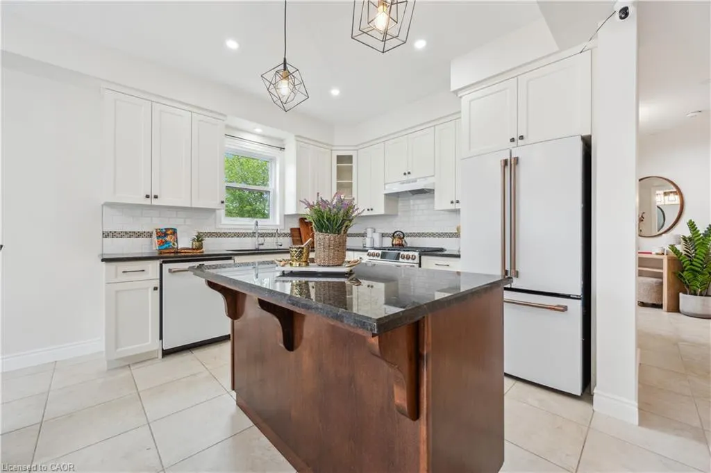 450 Applegate Court