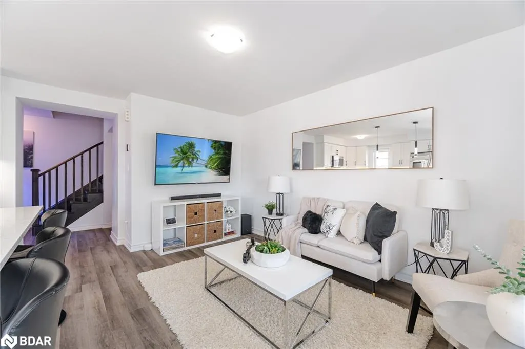 898 Cactus Point