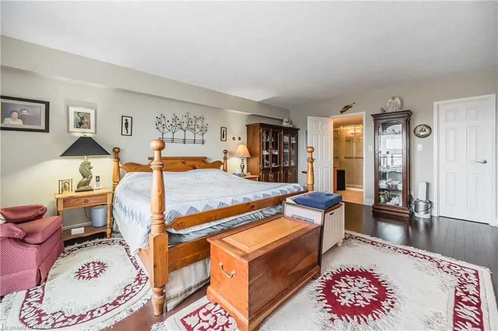 250 Glenridge Drive S, #1106