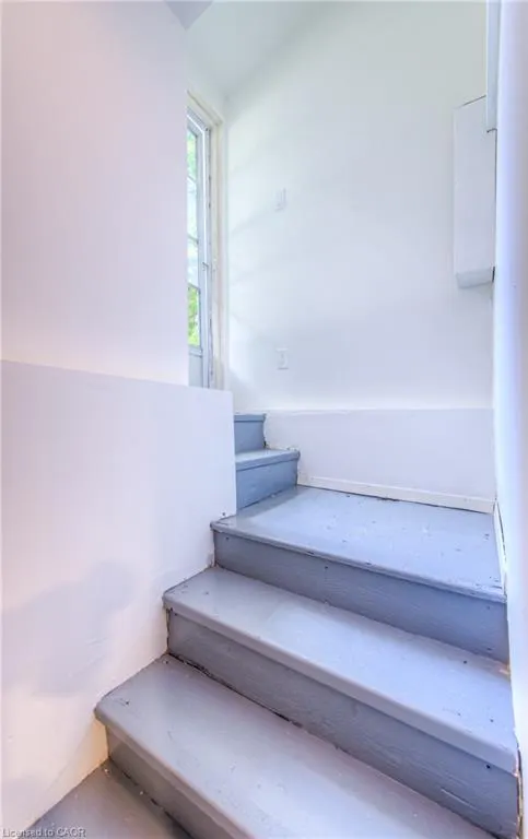 102 William Street W