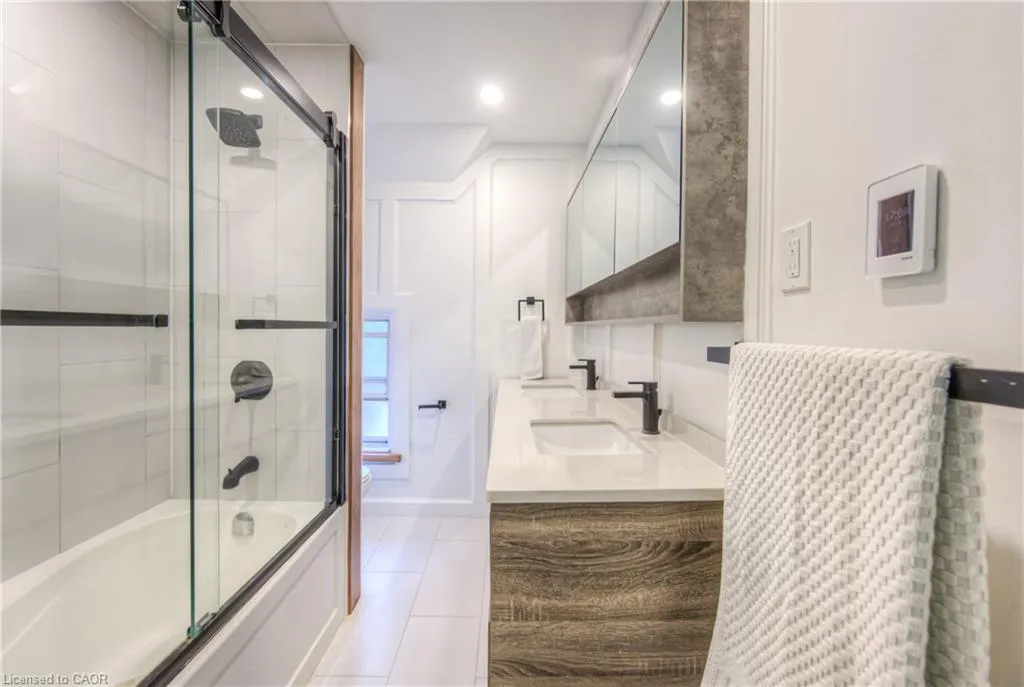 102 William Street W