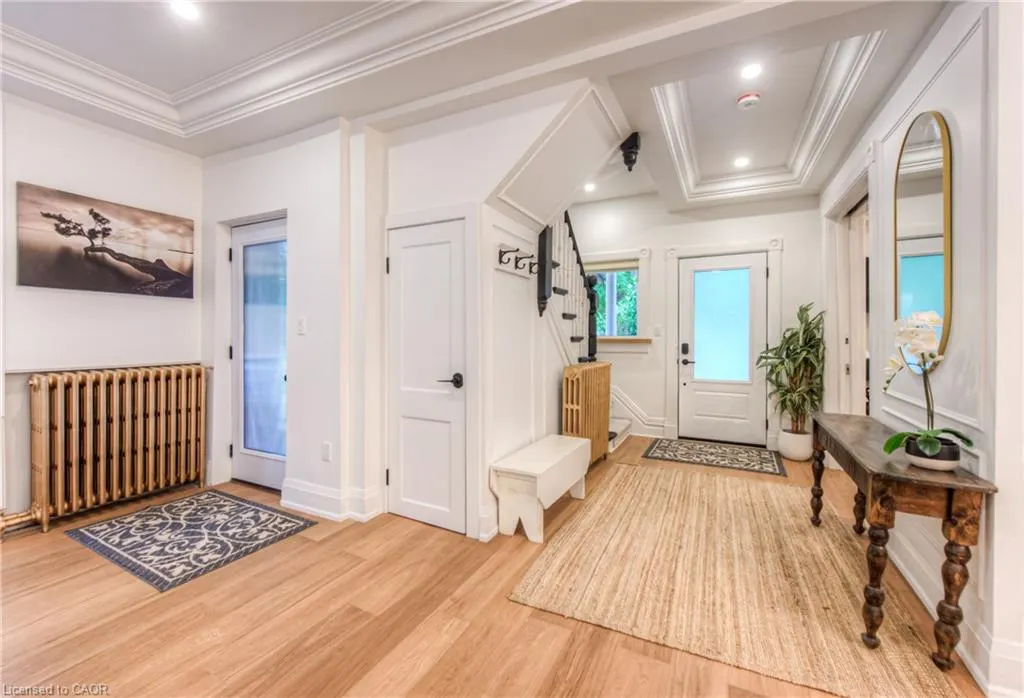 102 William Street W