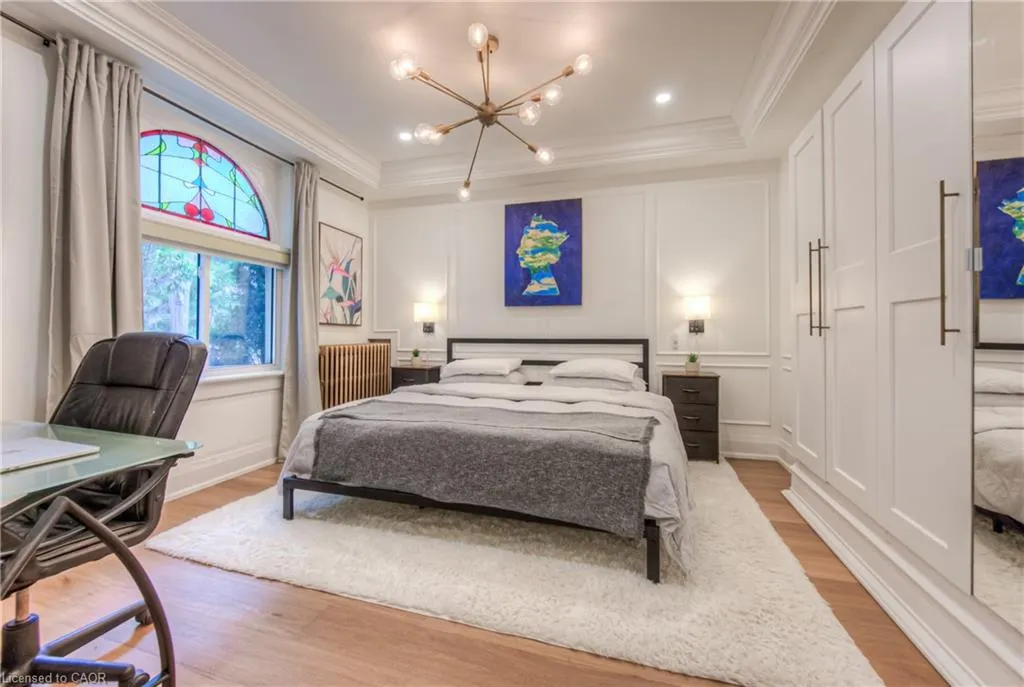 102 William Street W