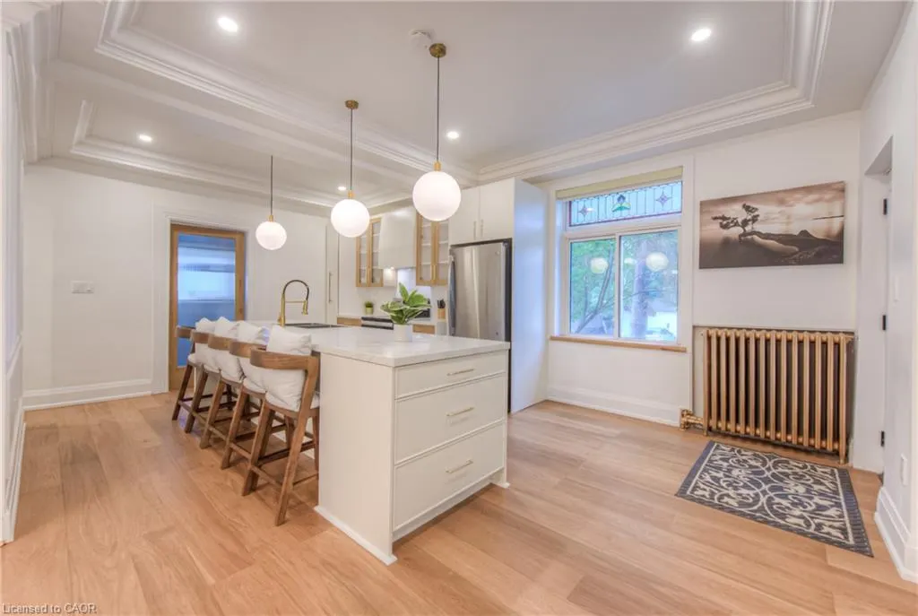 102 William Street W