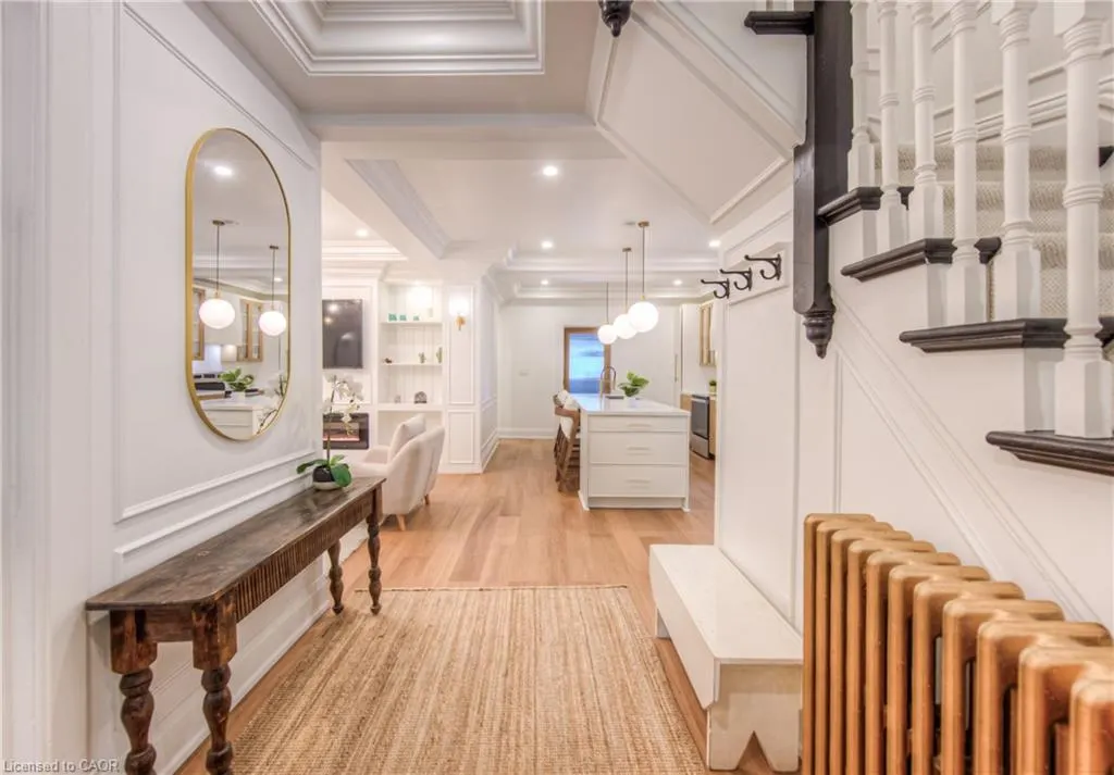 102 William Street W