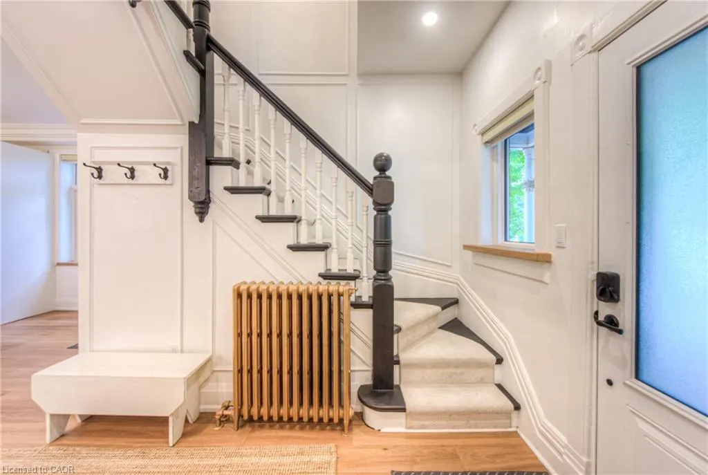 102 William Street W