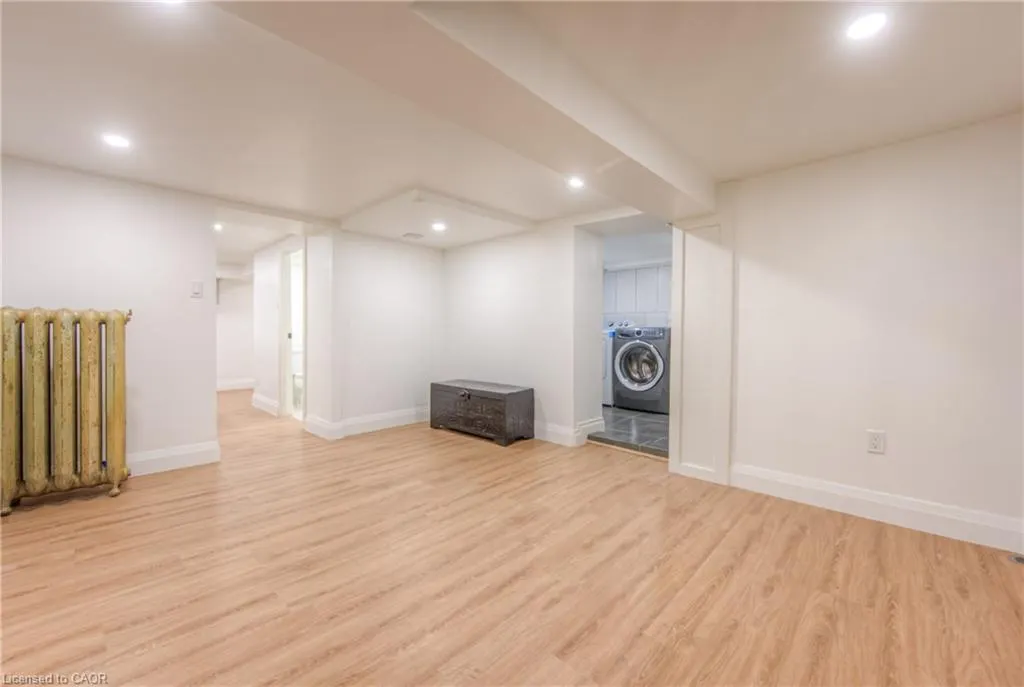 102 William Street W