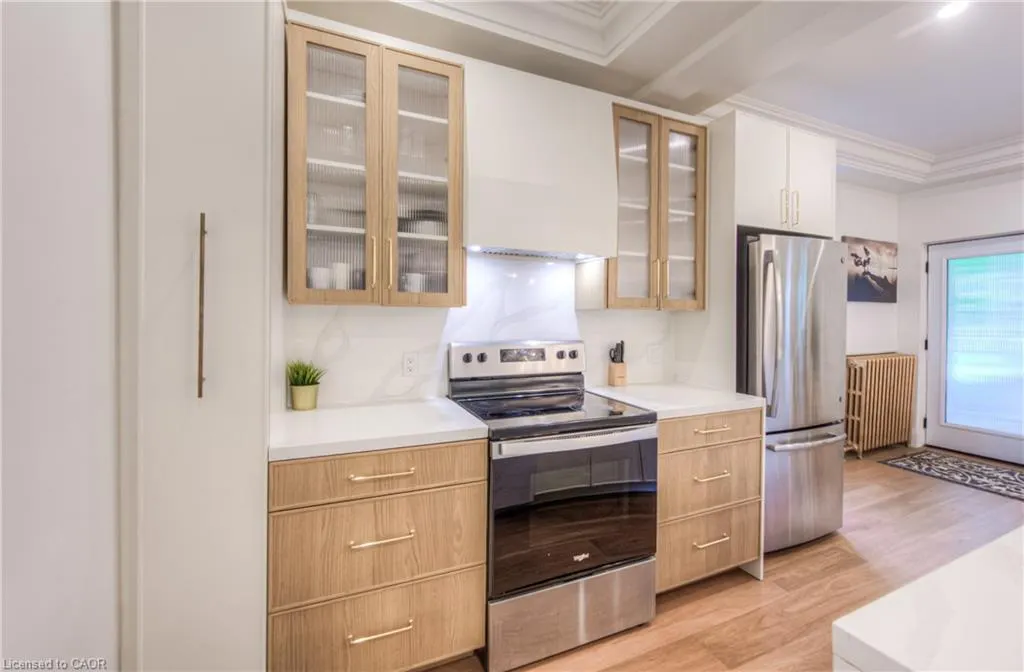 102 William Street W