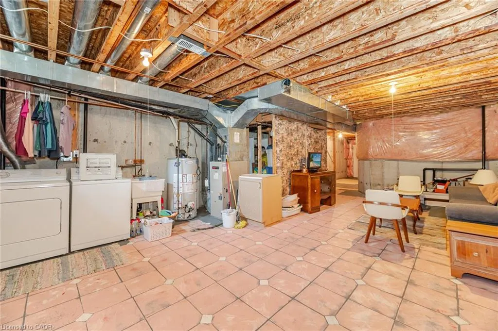 5103 Tree Court