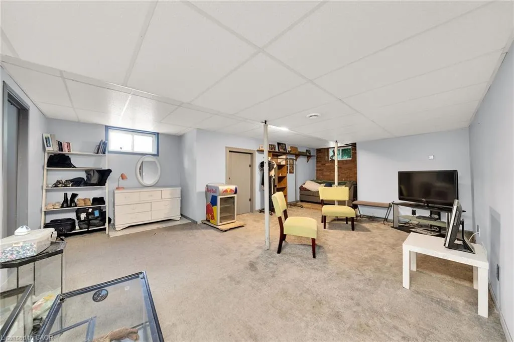 226 Carluke Road E