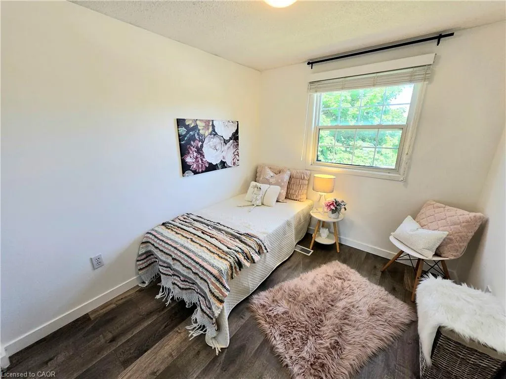 995 Elgin Street N