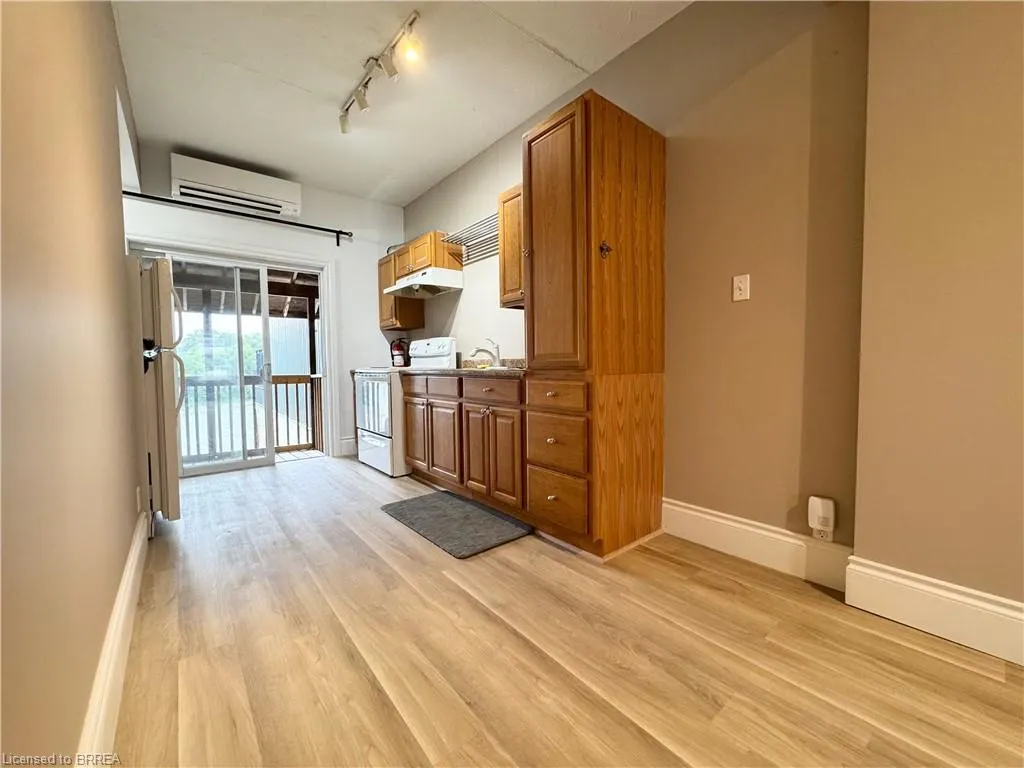 13 Grand River Street N, #2