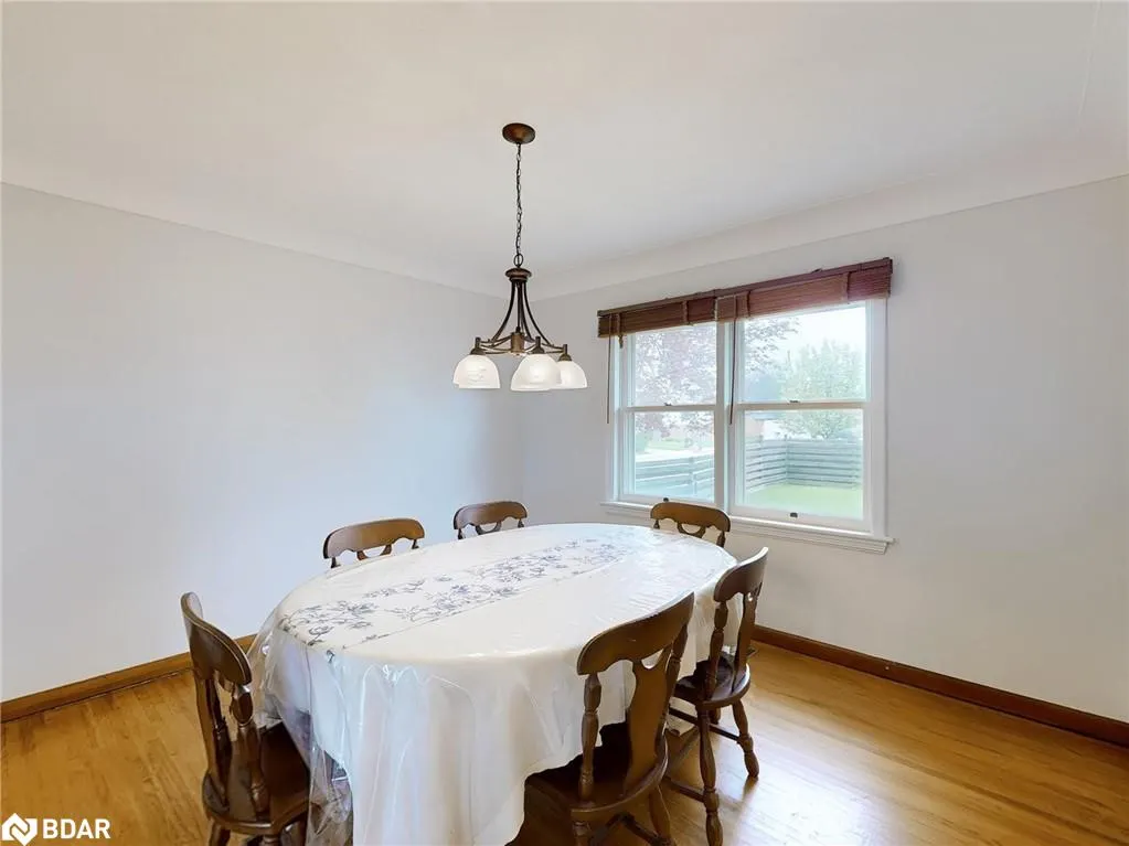 124 Mcelroy Road E