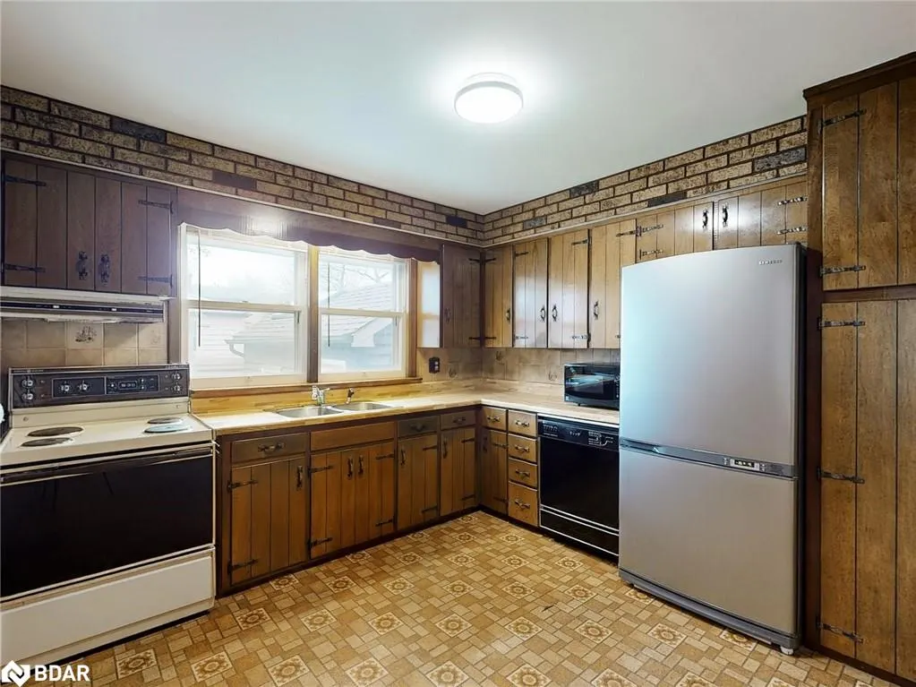 124 Mcelroy Road E