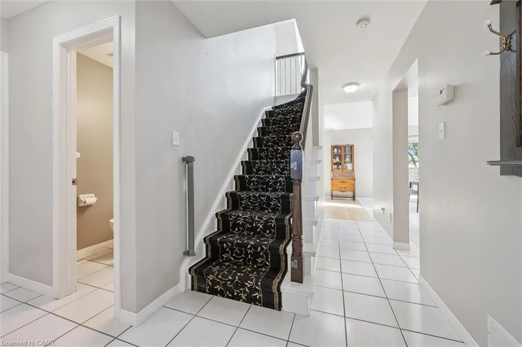 27 Oakridge Crescent