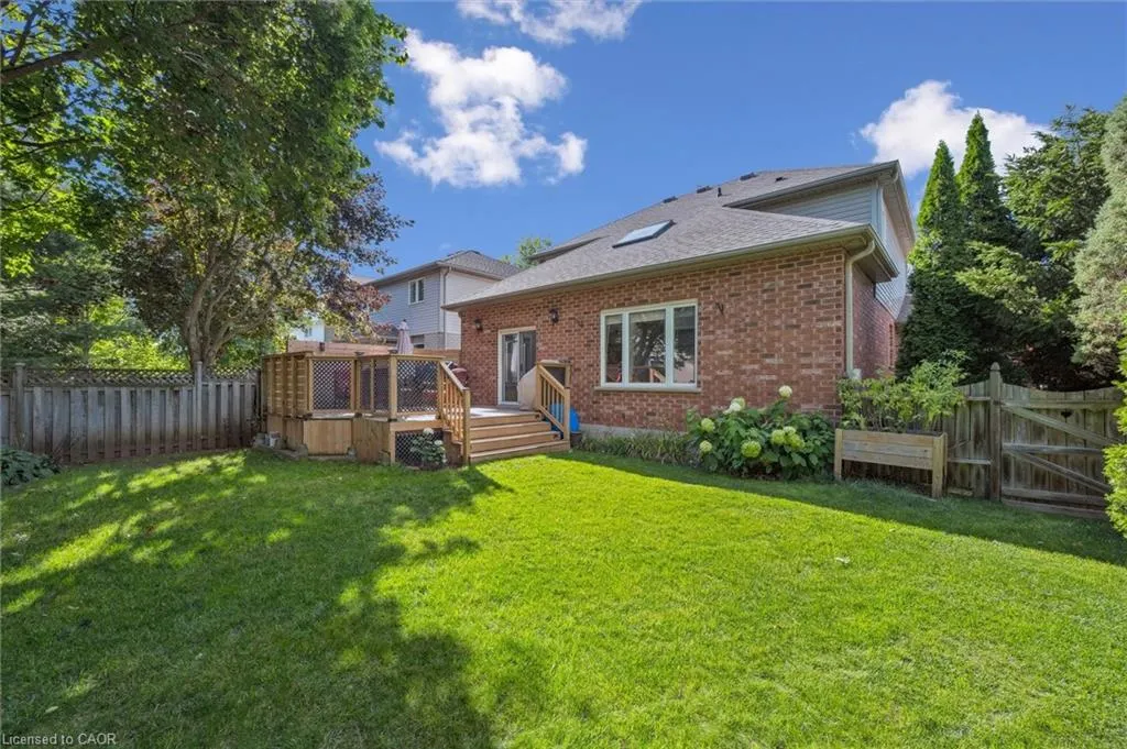 27 Oakridge Crescent