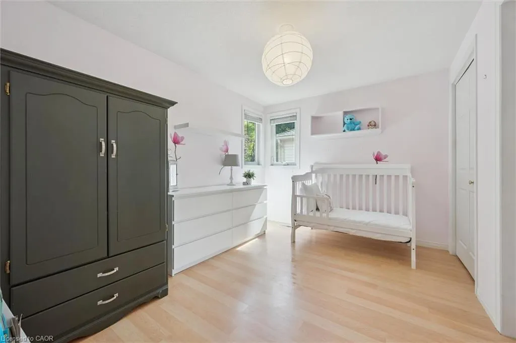 27 Oakridge Crescent