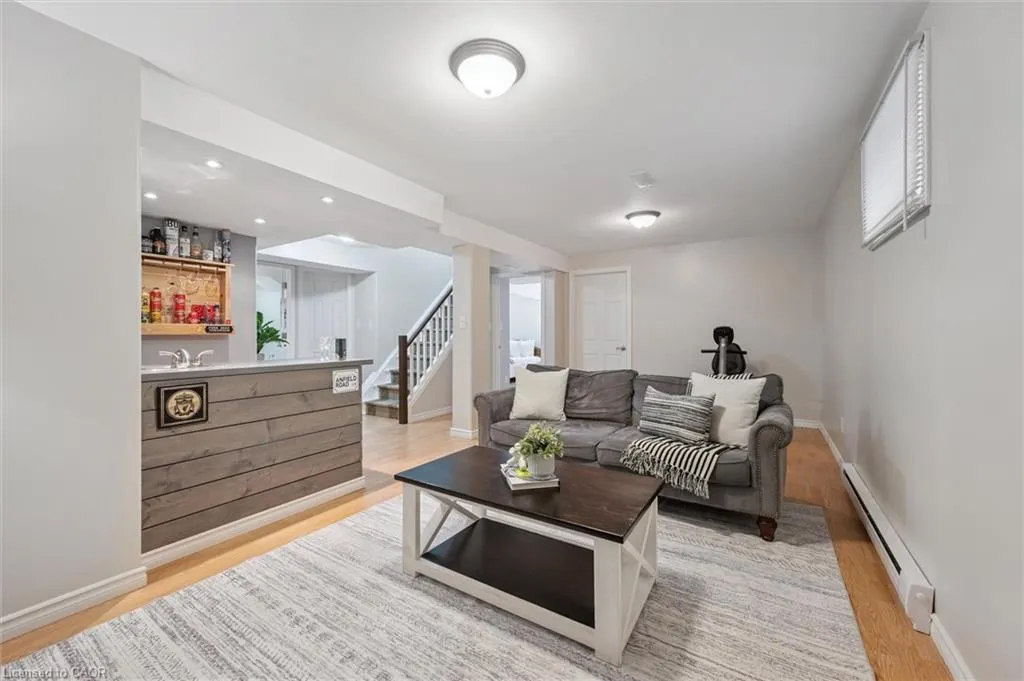 27 Oakridge Crescent