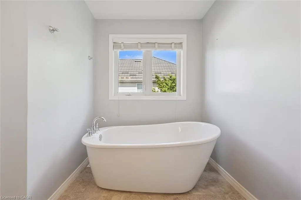 27 Oakridge Crescent