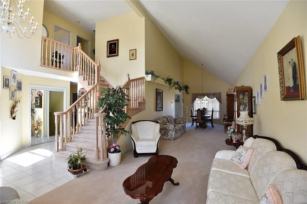 13 Chianti Crescent
