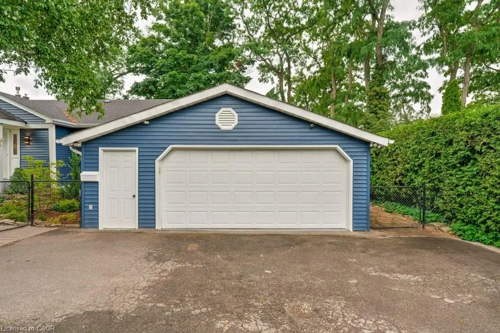 636 West Oval Drive