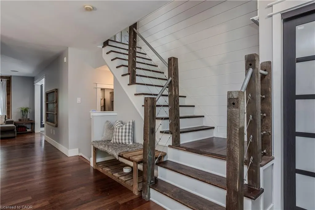 2214 Kenneth Crescent