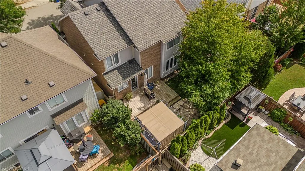 2214 Kenneth Crescent