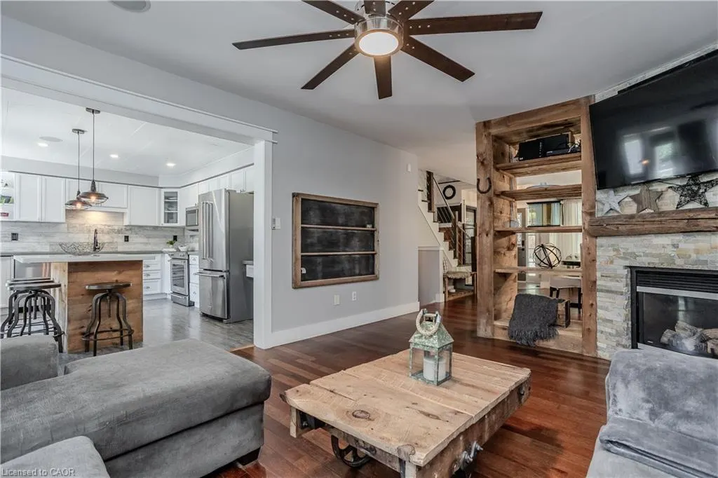 2214 Kenneth Crescent