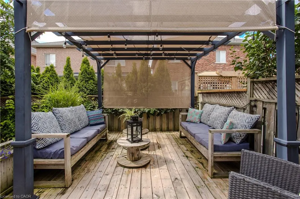2214 Kenneth Crescent