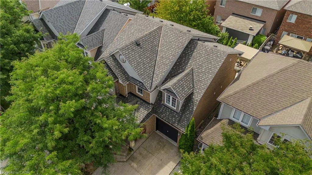 2214 Kenneth Crescent
