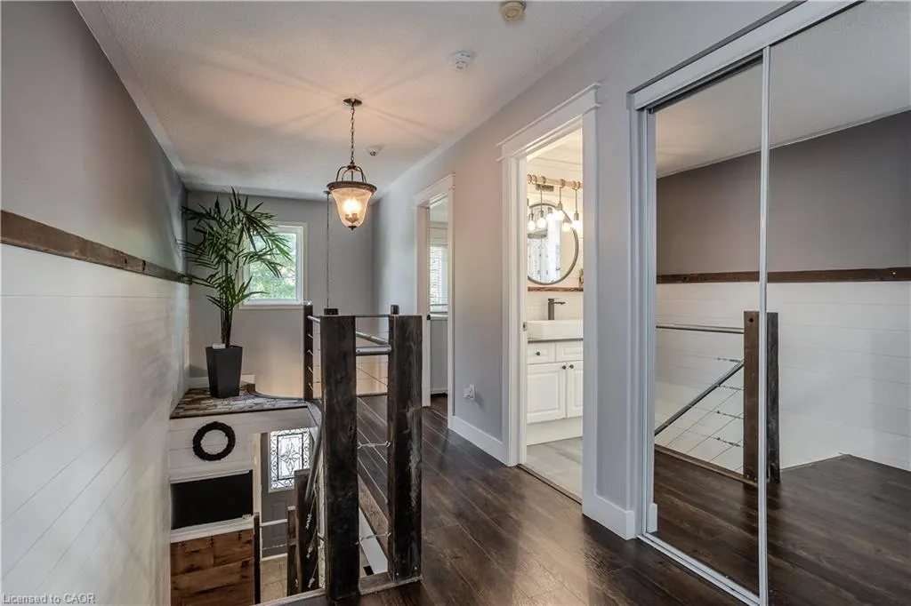 2214 Kenneth Crescent