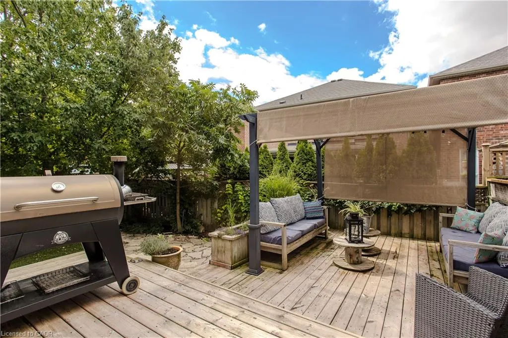 2214 Kenneth Crescent