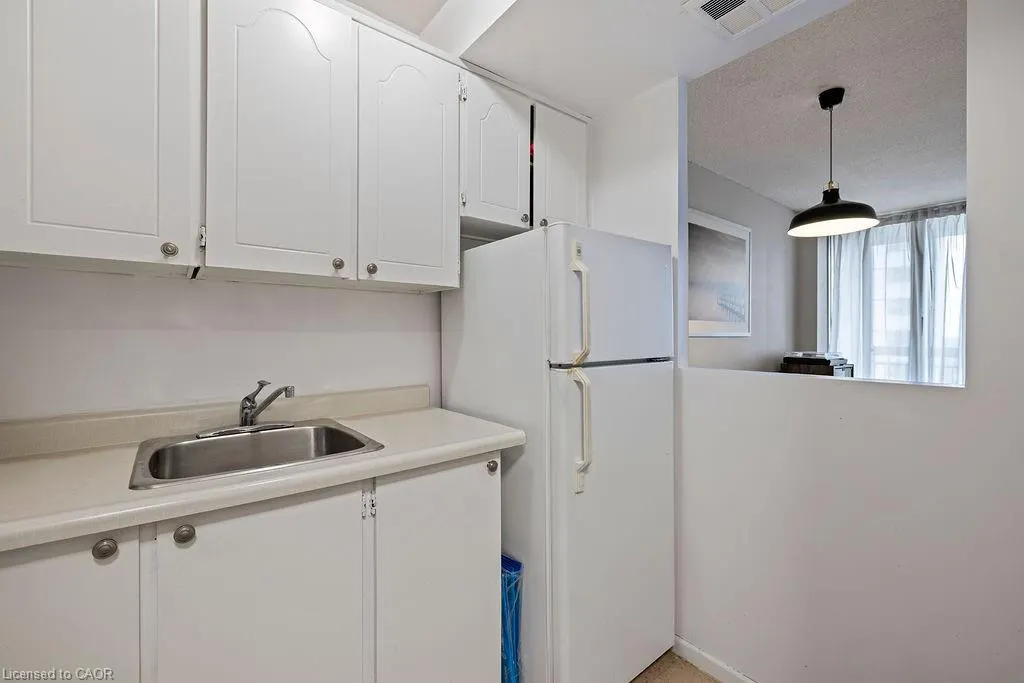 150 Charlton Avenue E, #1603