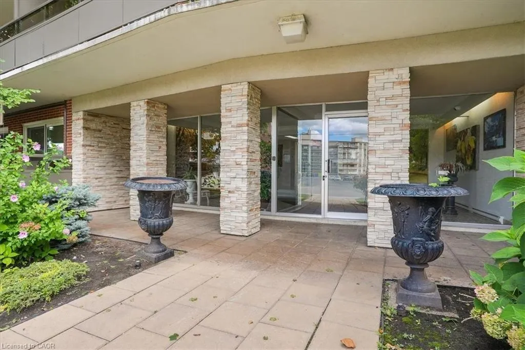 11 Woodman Drive S, #102